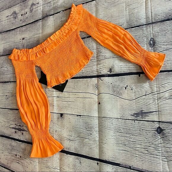 Olivaceous Smocked Crop Top - Picture 2 of 5